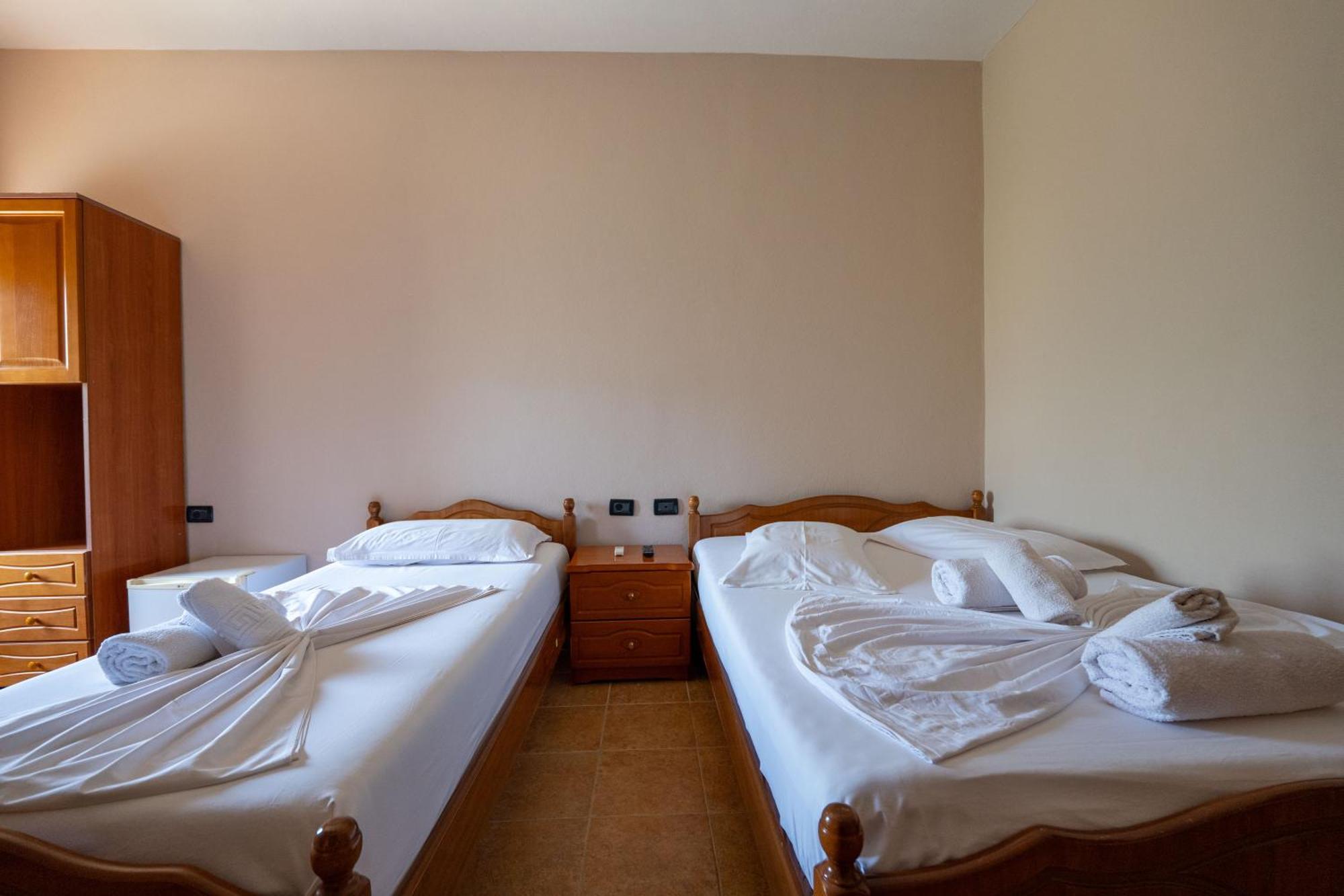 Hotel Nika Radhimë Exteriér fotografie
