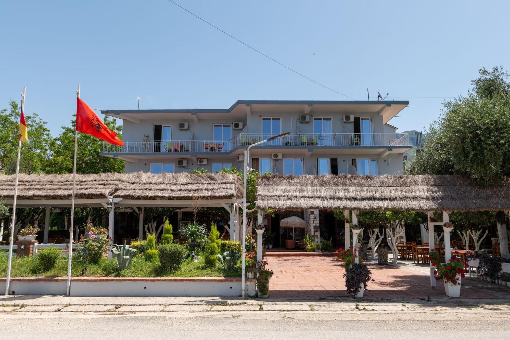 Hotel Nika Radhimë Exteriér fotografie