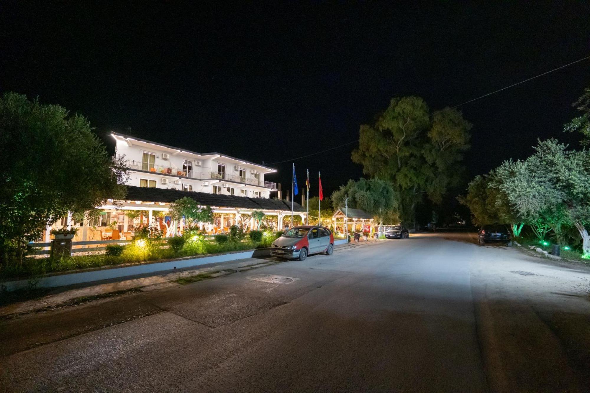 Hotel Nika Radhimë Exteriér fotografie