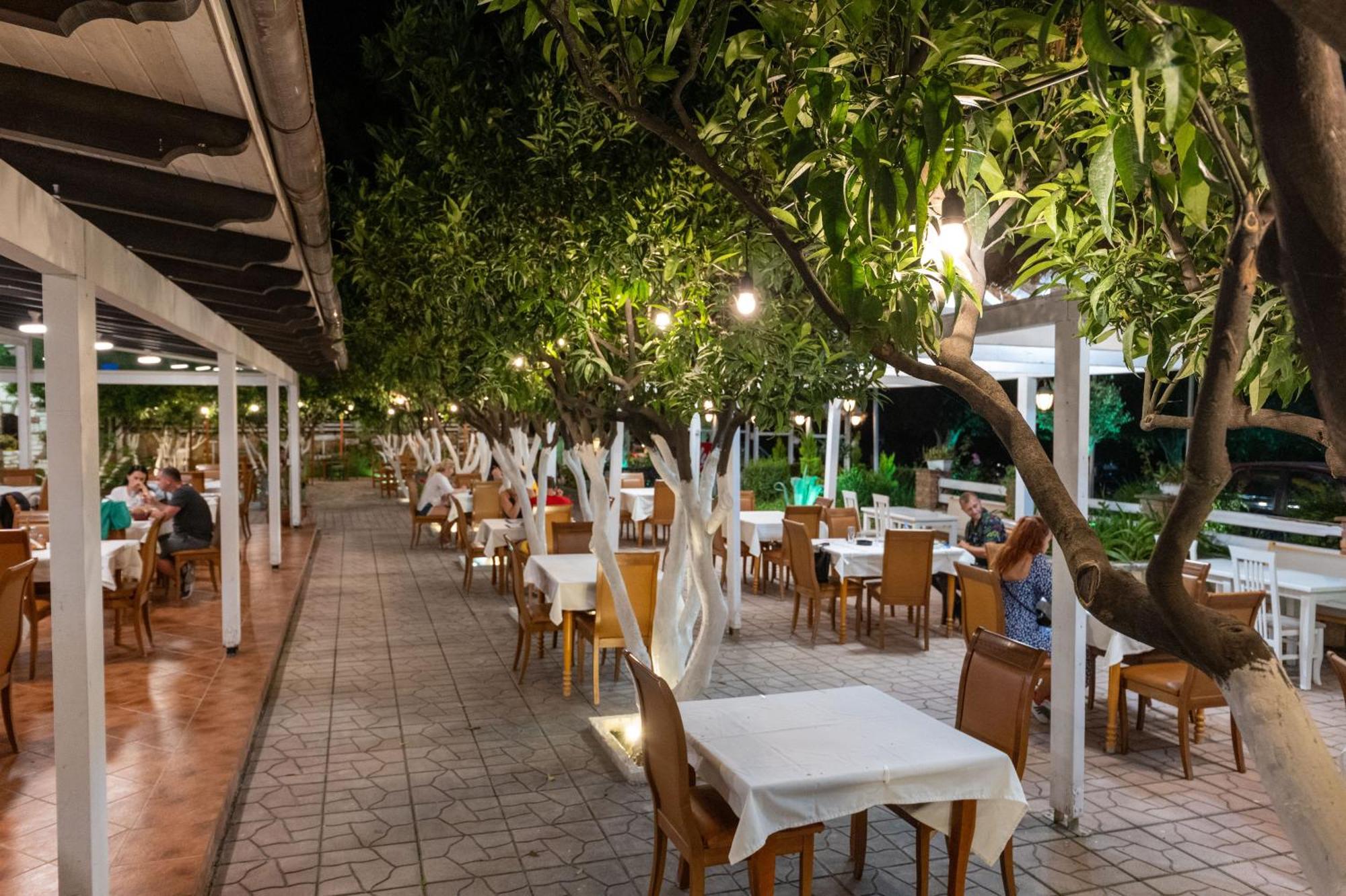 Hotel Nika Radhimë Exteriér fotografie