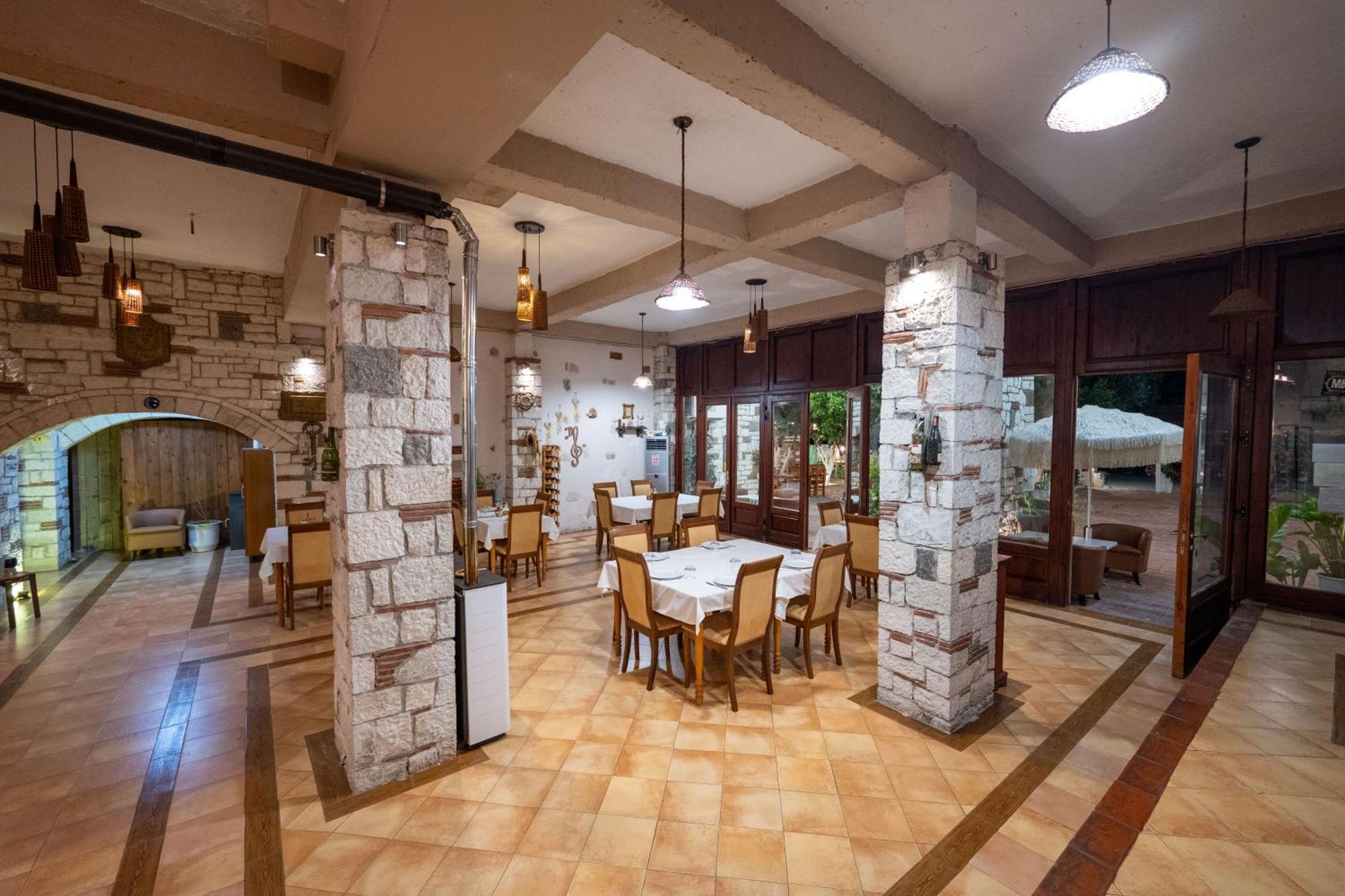 Hotel Nika Radhimë Exteriér fotografie