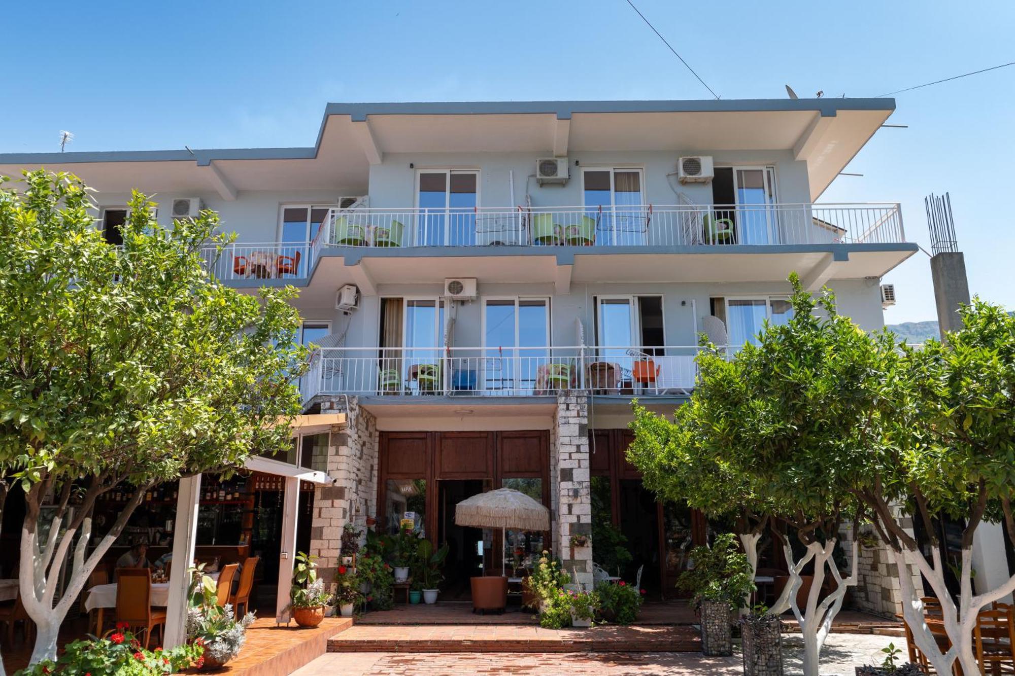 Hotel Nika Radhimë Exteriér fotografie