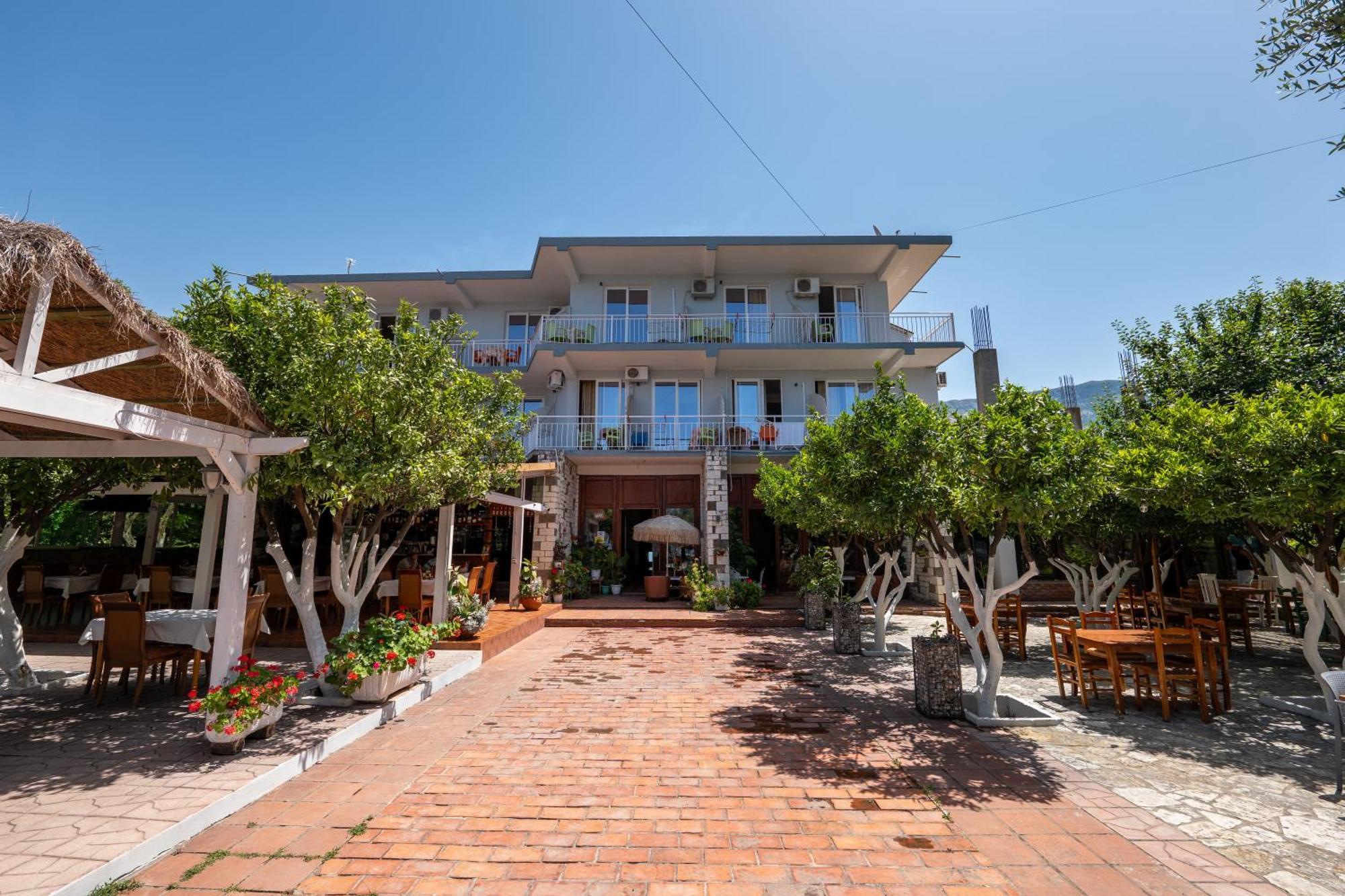 Hotel Nika Radhimë Exteriér fotografie