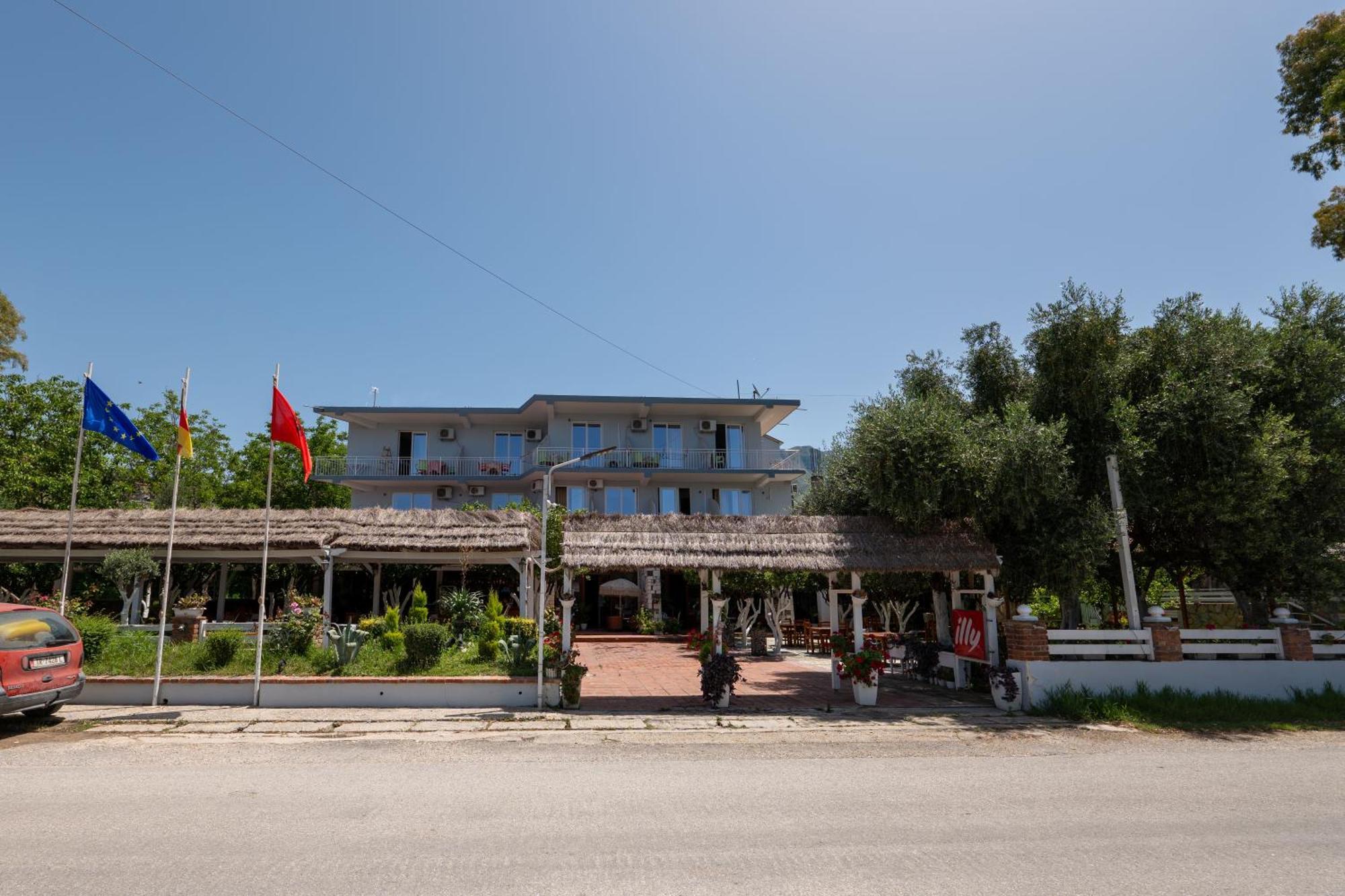 Hotel Nika Radhimë Exteriér fotografie