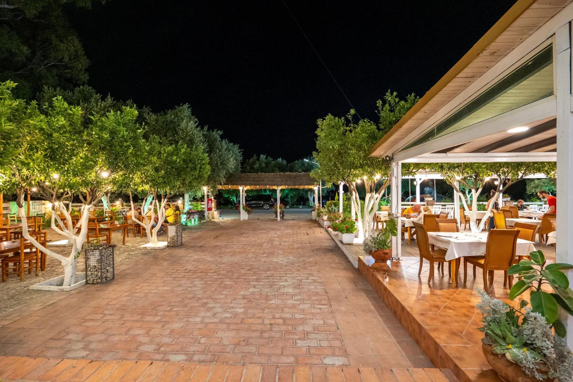 Hotel Nika Radhimë Exteriér fotografie