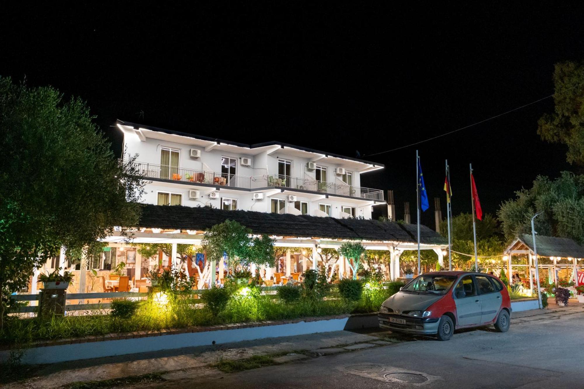 Hotel Nika Radhimë Exteriér fotografie