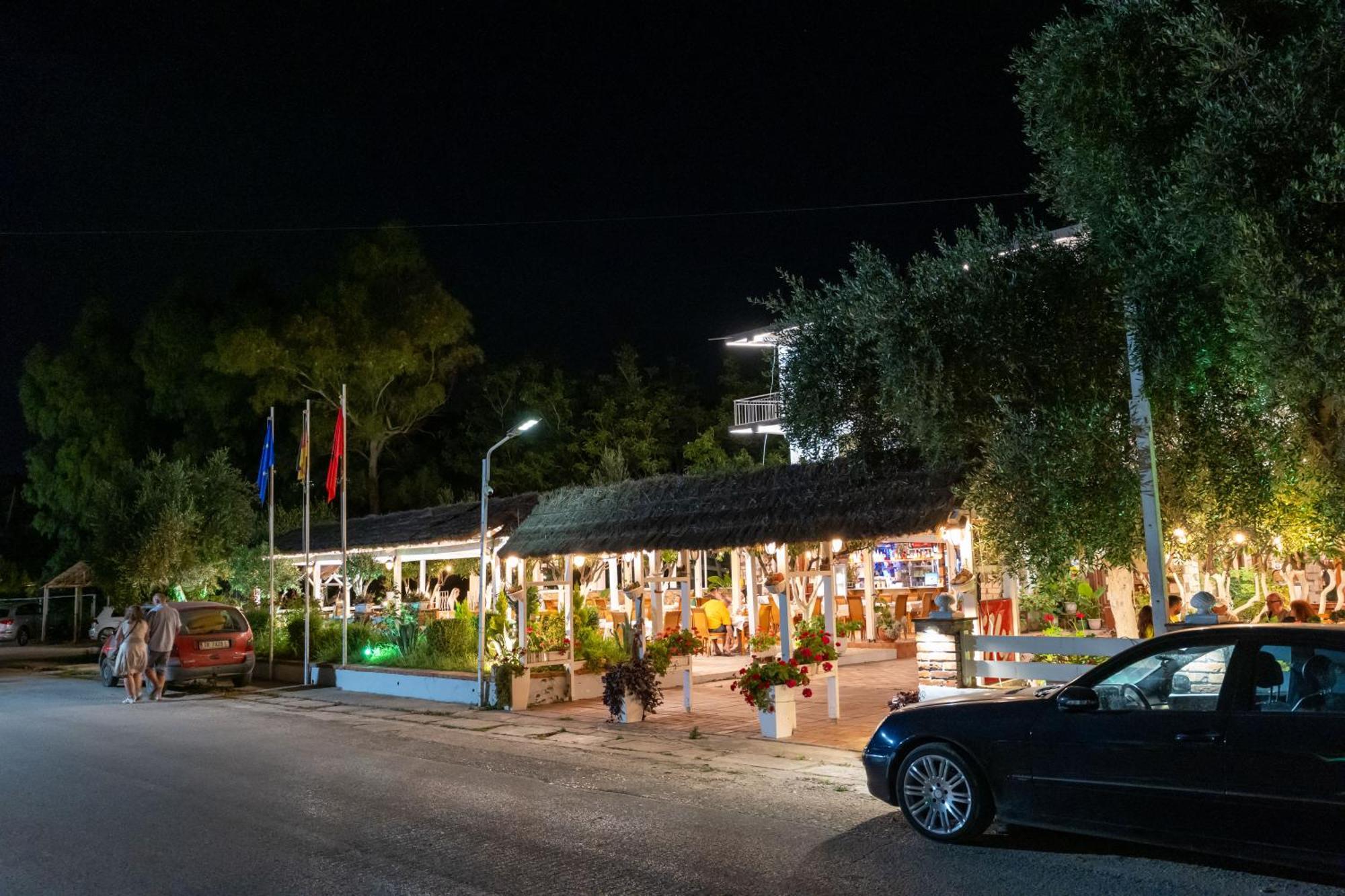 Hotel Nika Radhimë Exteriér fotografie