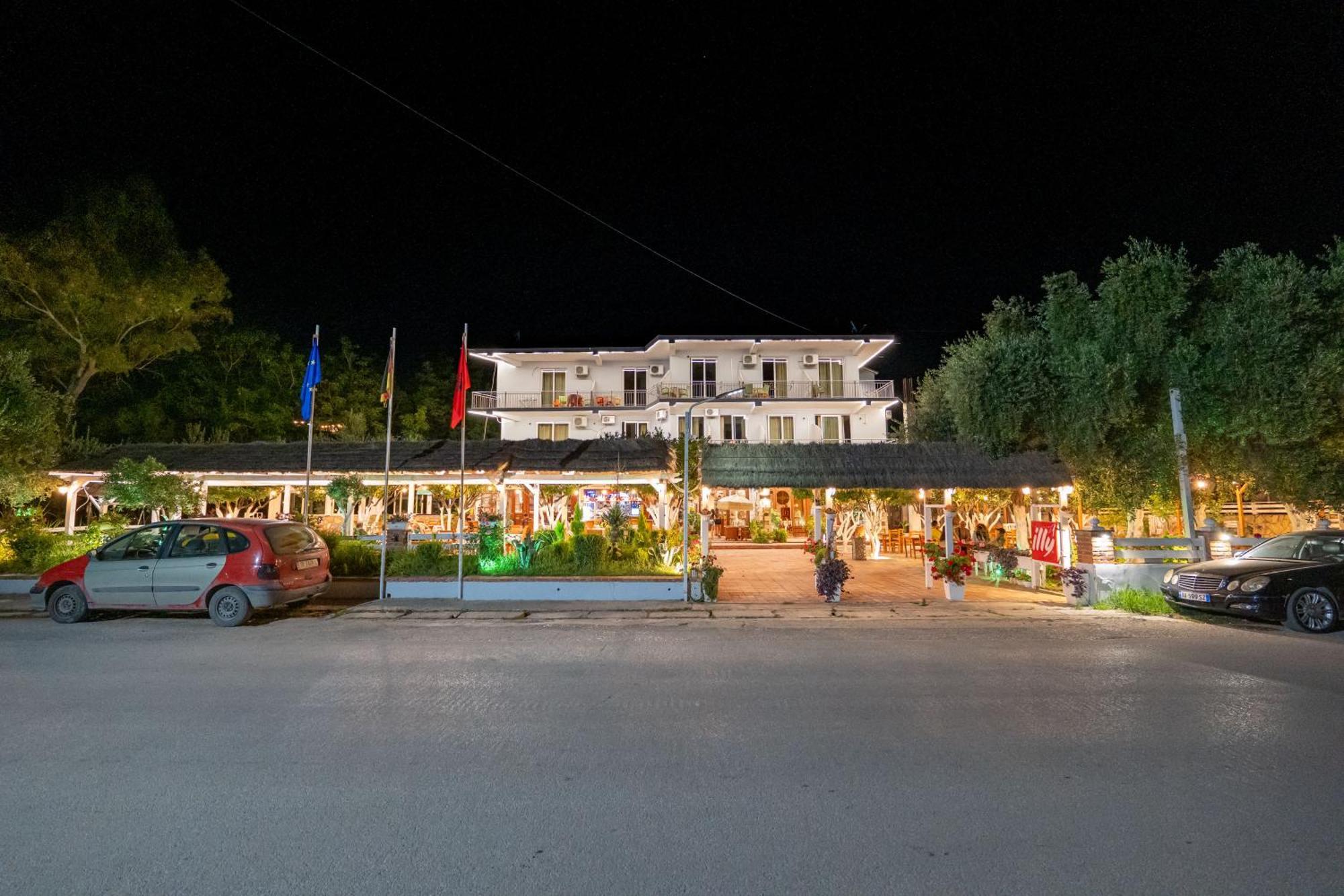 Hotel Nika Radhimë Exteriér fotografie