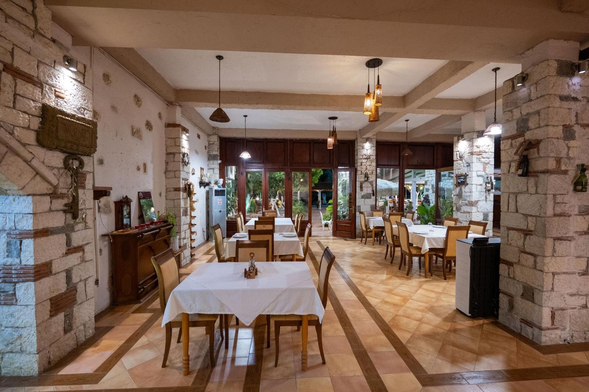 Hotel Nika Radhimë Exteriér fotografie