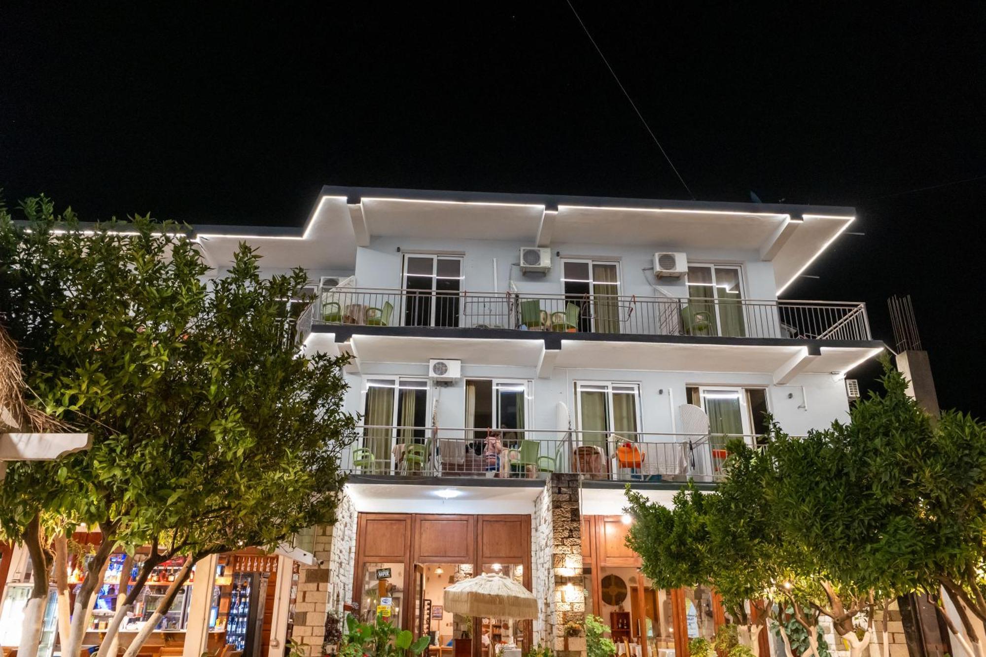 Hotel Nika Radhimë Exteriér fotografie