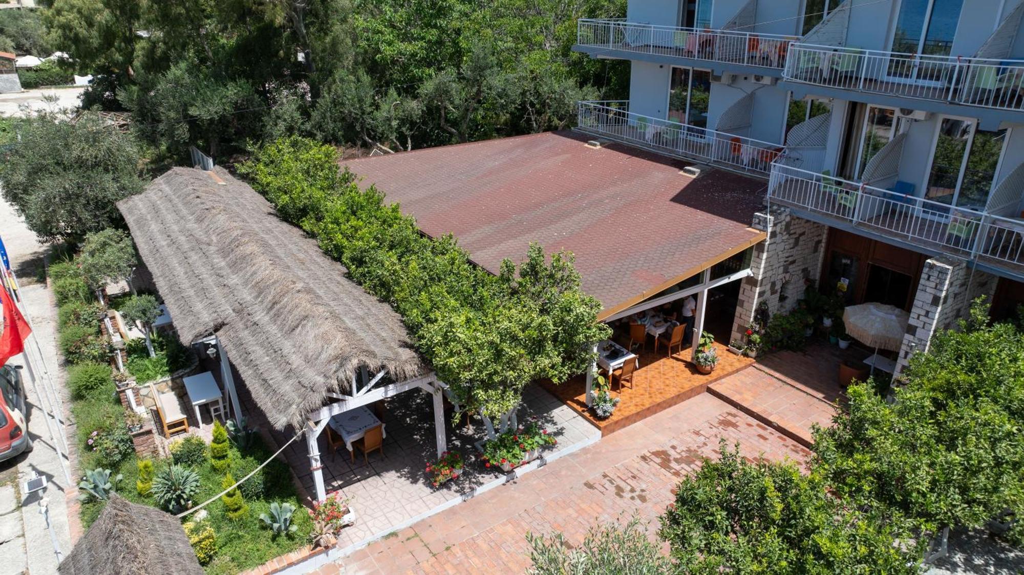 Hotel Nika Radhimë Exteriér fotografie