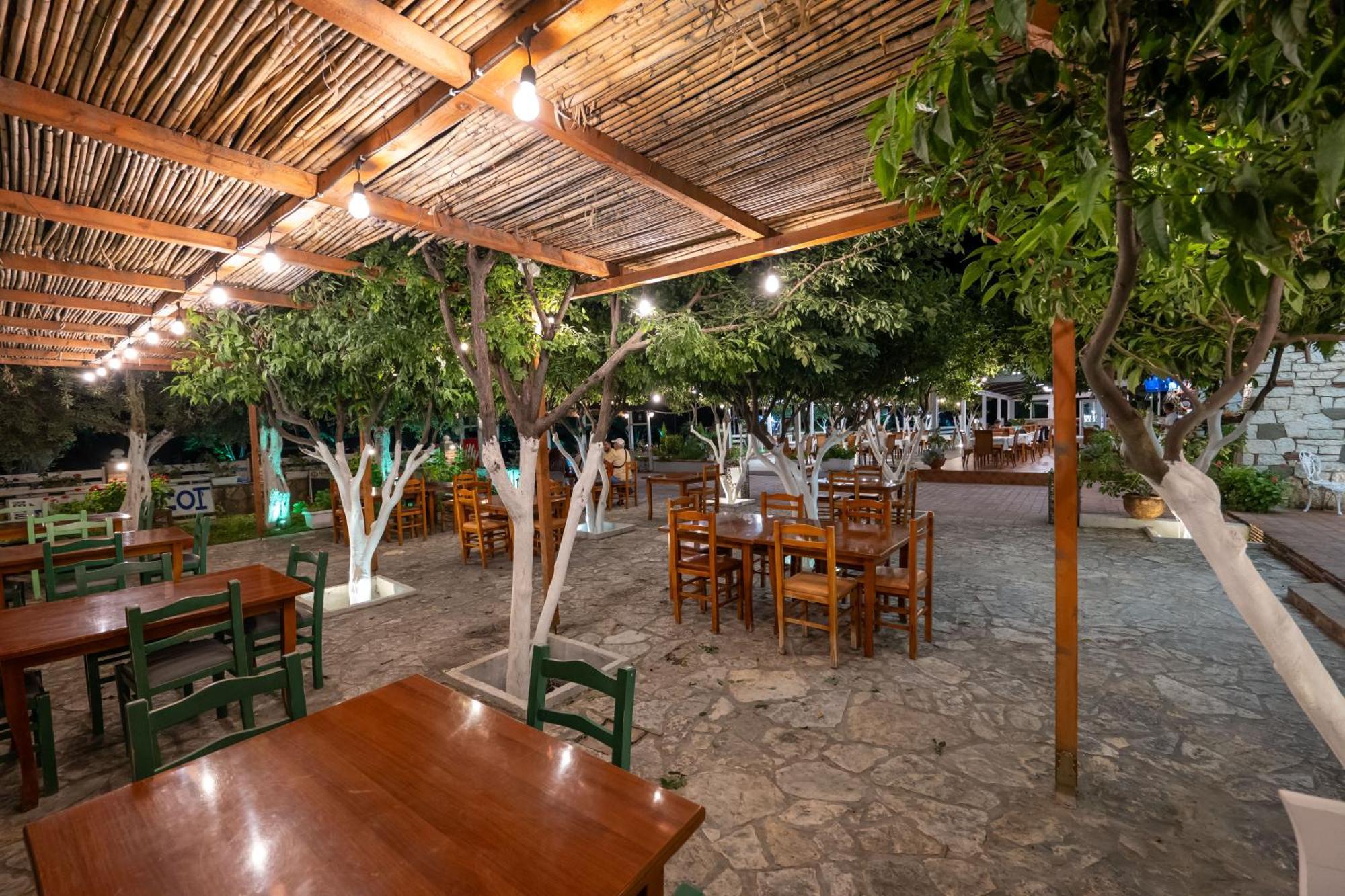 Hotel Nika Radhimë Exteriér fotografie