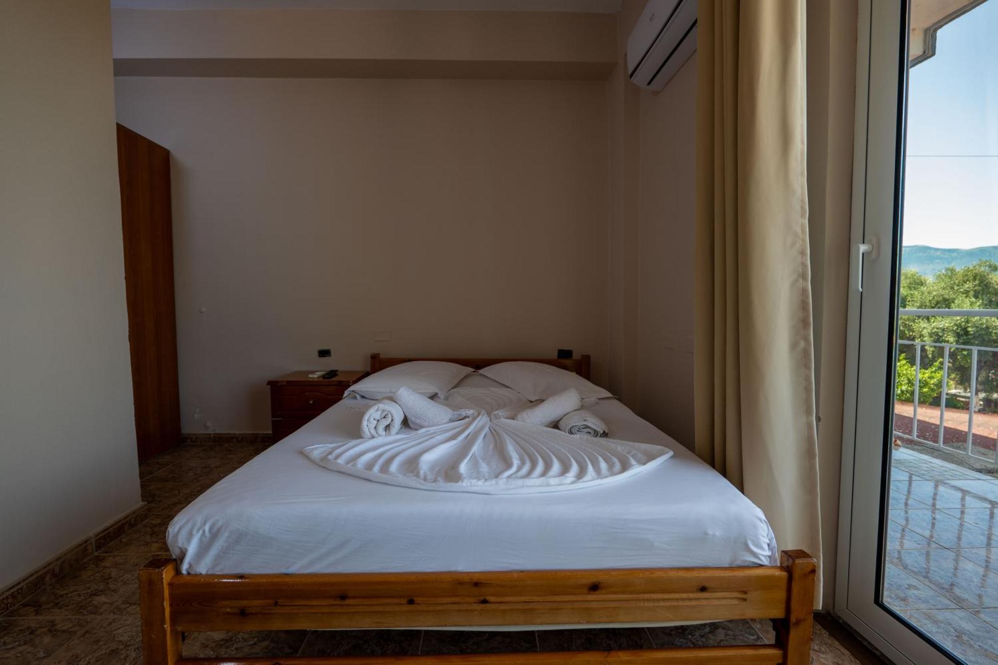 Hotel Nika Radhimë Exteriér fotografie